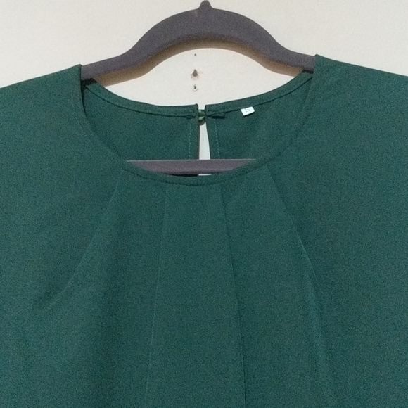 Green blouse - Picture 2 of 5